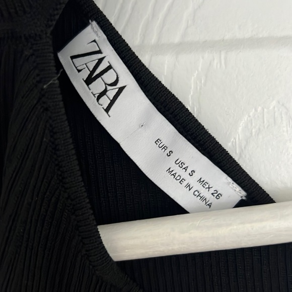 Zara One Arm Turtleneck - Picture 2 of 4